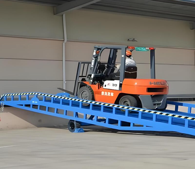 泸州移动式卸货平台（叉车用）